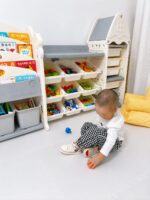 ORGANIZADOR DE ALMACENAMIENTO DE JUGUETES CON 17 CONTENEDORES EXTRAIBLES Y LIBRERO CON 4 NIVELES - Imagen 5